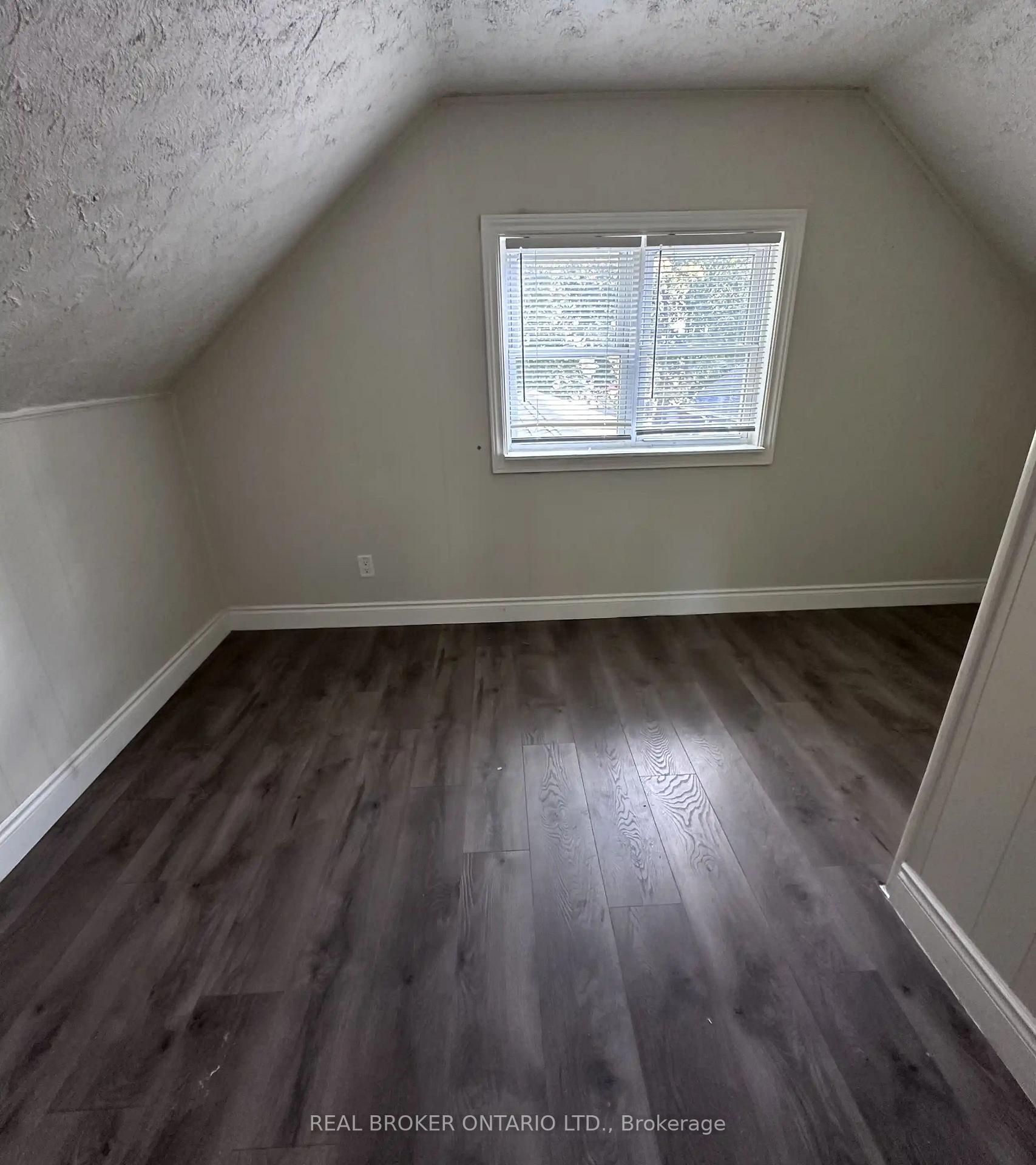 Photo 7 of 123 Henry Street, Barrie, Queen's Park — HOMEH
