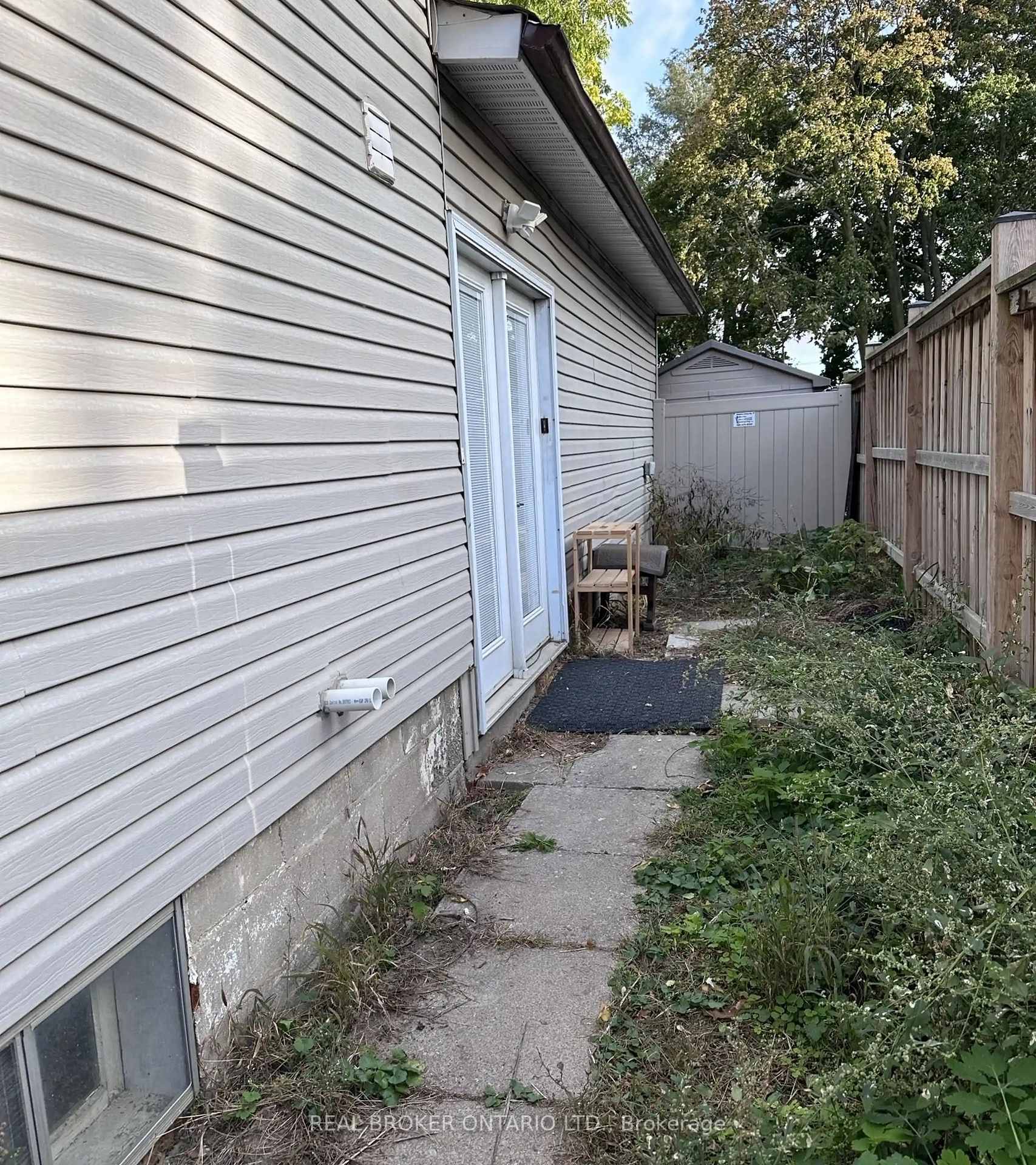 Photo 8 of 123 Henry Street, Barrie, Queen's Park — HOMEH