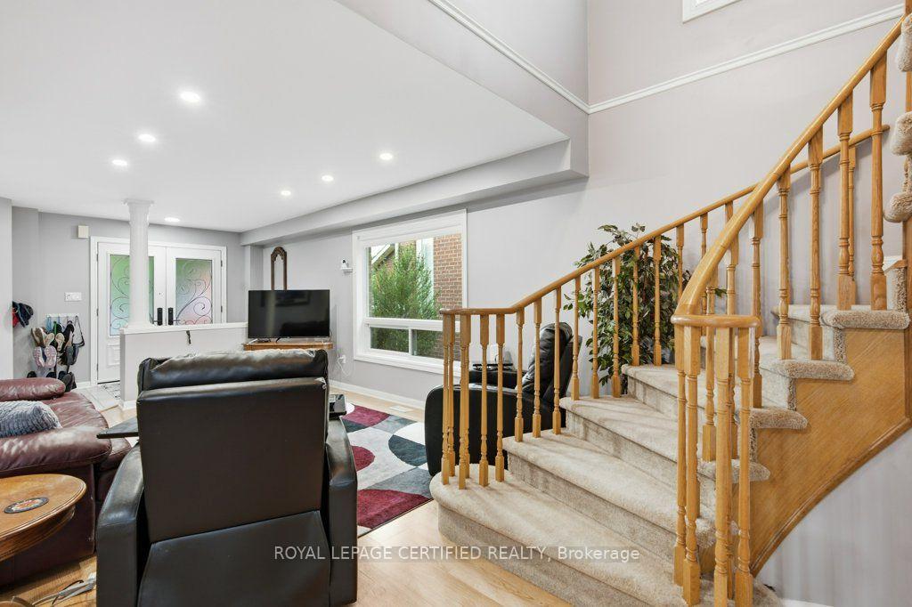 Photo 4 of 3 National Crescent, Brampton, Snelgrove — HOMEH