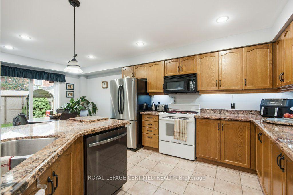 Photo 7 of 3 National Crescent, Brampton, Snelgrove — HOMEH