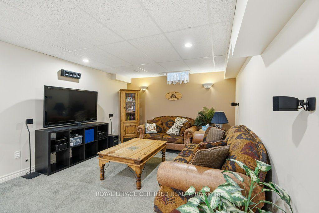Photo 19 of 3 National Crescent, Brampton, Snelgrove — HOMEH