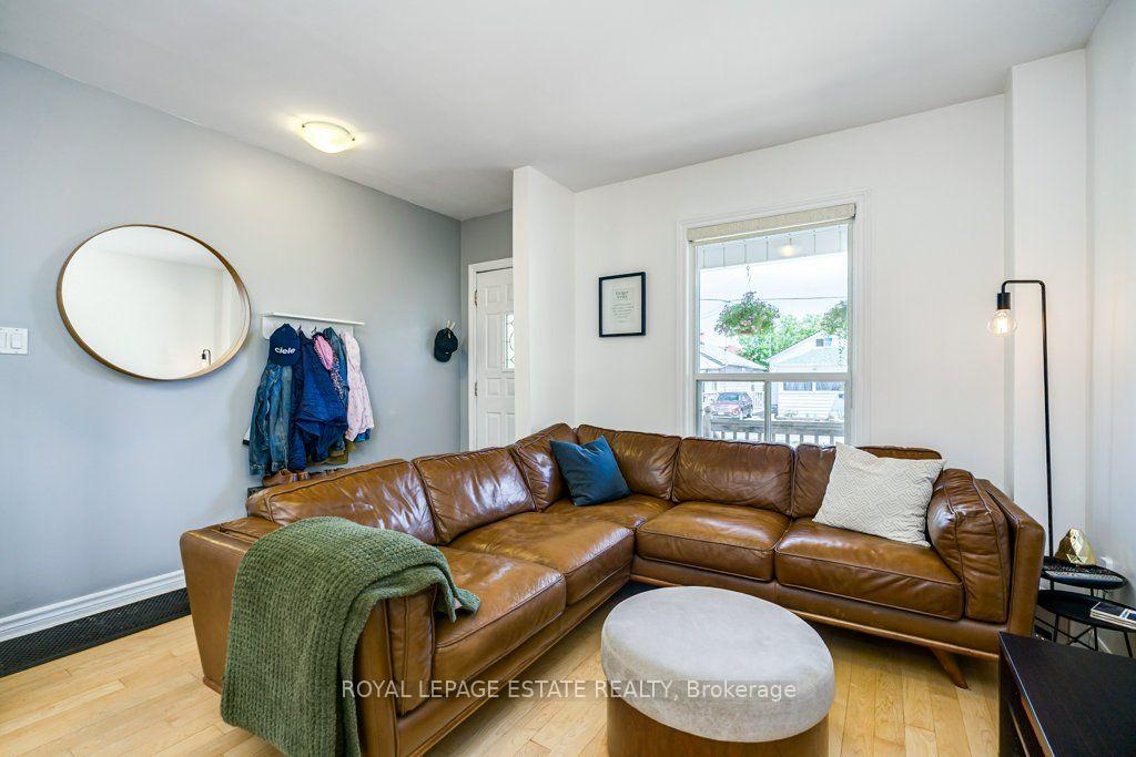 Photo 5 of 82 August Avenue, Scarborough, Oakridge — HOMEH