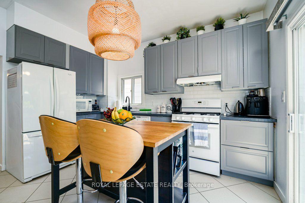 Photo 10 of 82 August Avenue, Scarborough, Oakridge — HOMEH