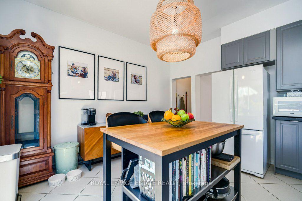 Photo 12 of 82 August Avenue, Scarborough, Oakridge — HOMEH
