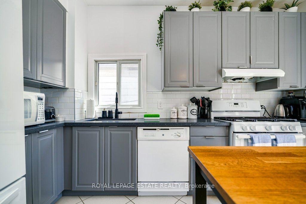 Photo 13 of 82 August Avenue, Scarborough, Oakridge — HOMEH