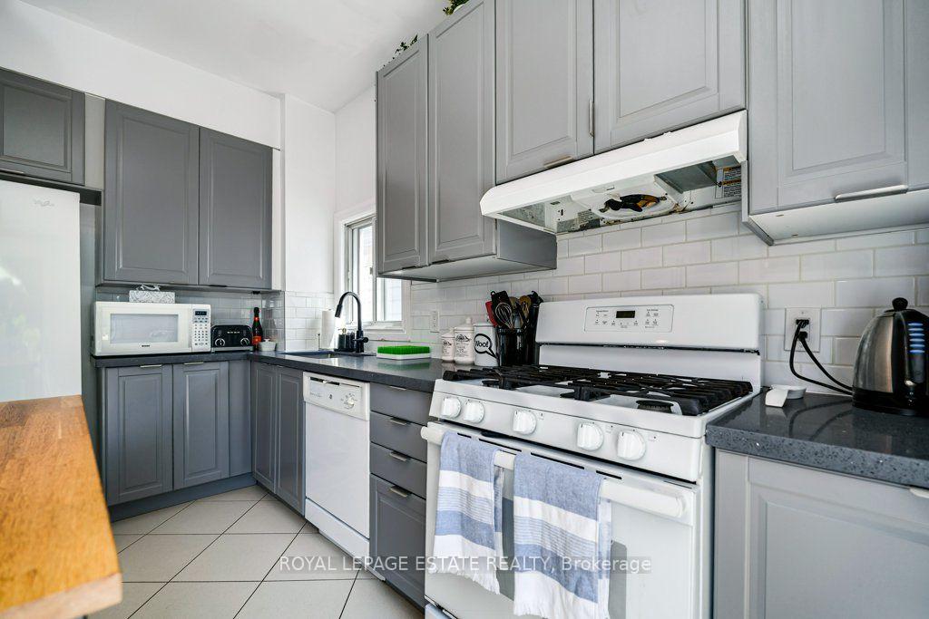 Photo 14 of 82 August Avenue, Scarborough, Oakridge — HOMEH