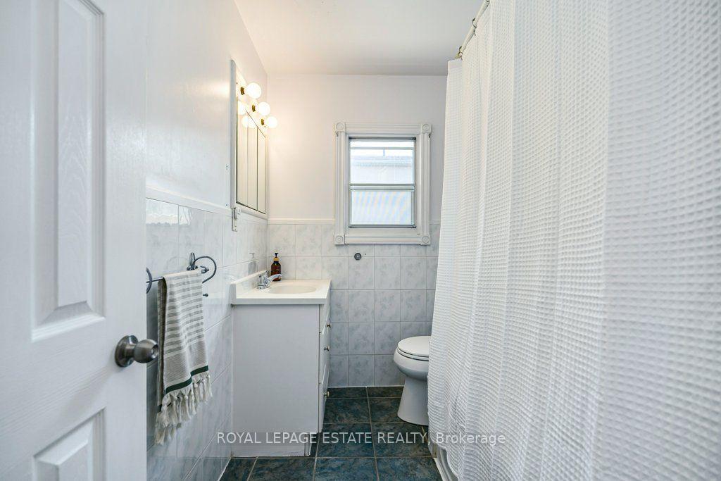 Photo 26 of 82 August Avenue, Scarborough, Oakridge — HOMEH