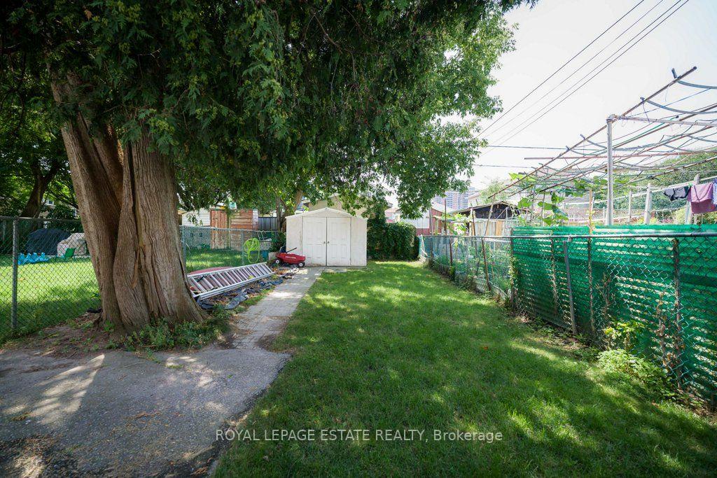 Photo 36 of 82 August Avenue, Scarborough, Oakridge — HOMEH