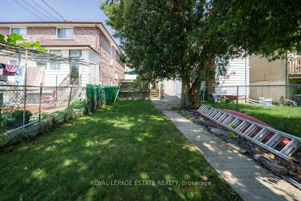 Photo 39 of 82 August Avenue, Scarborough, Oakridge — HOMEH