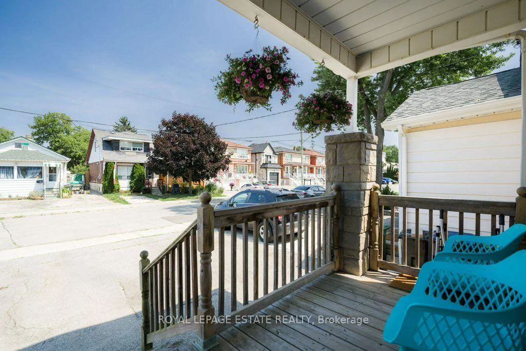 Photo 32 of 82 August Avenue, Scarborough, Oakridge — HOMEH