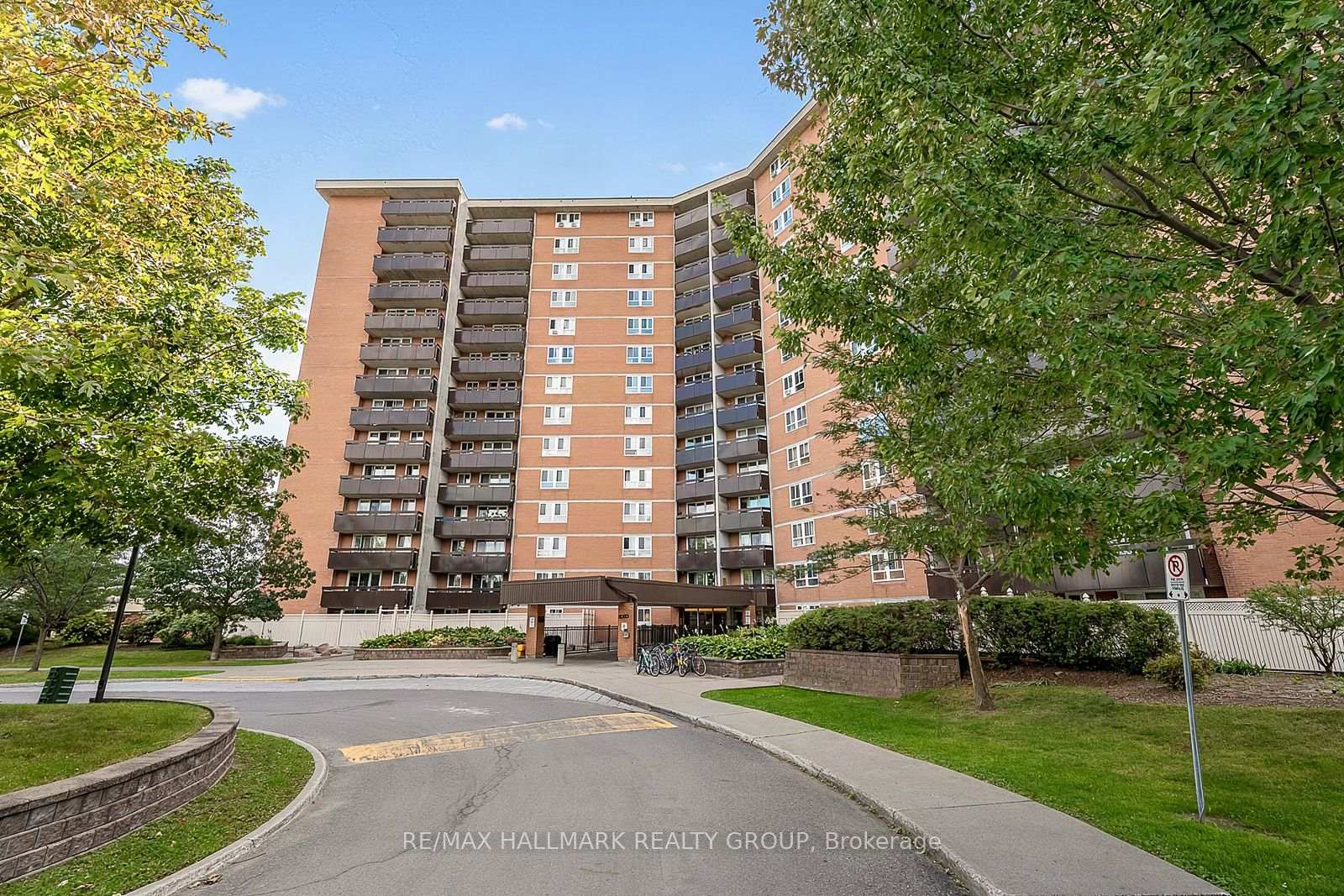 Photo 2 of Unit 705, 2000 Jasmine Crescent, Ottawa, Beacon Hill South — HOMEH