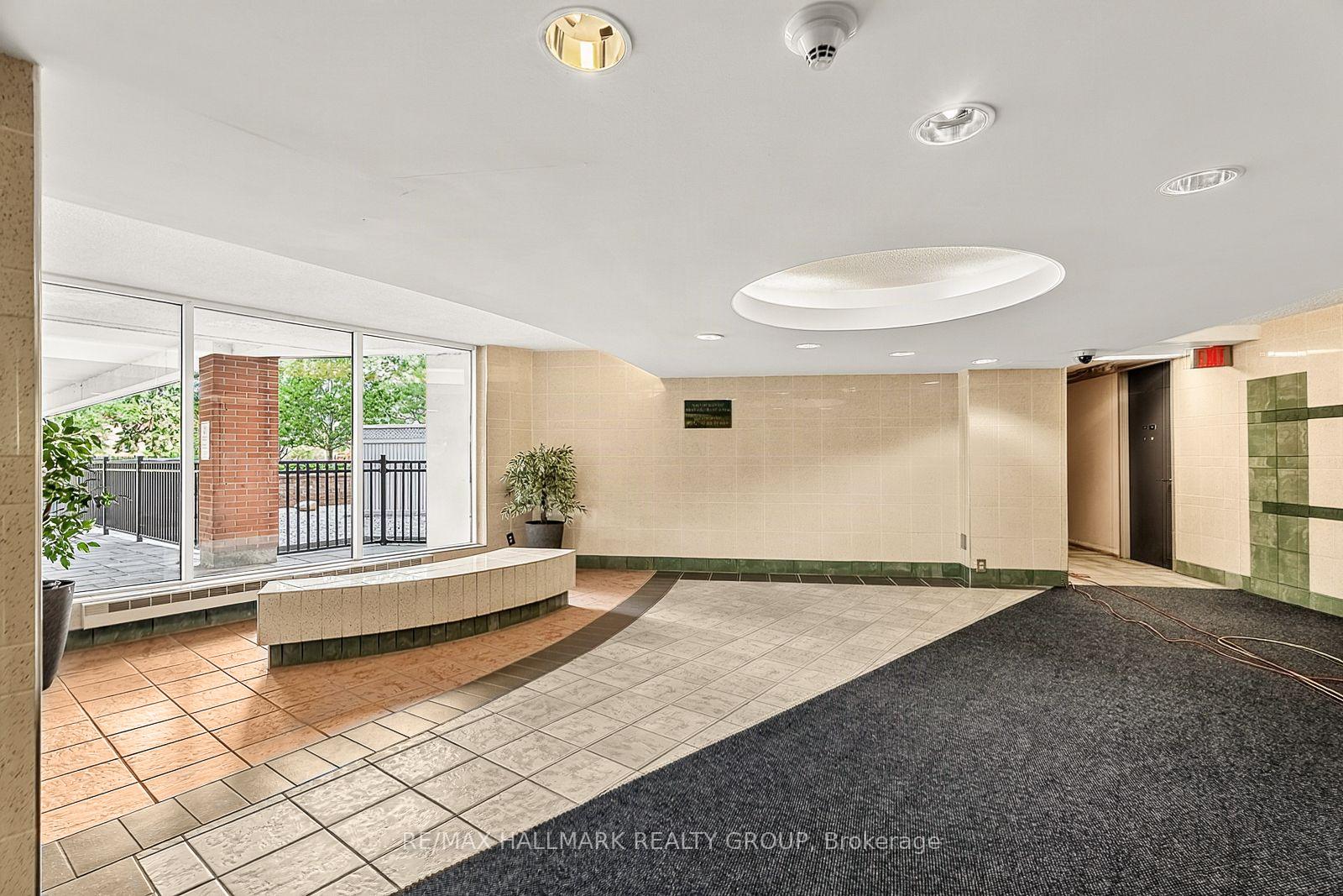 Photo 4 of Unit 705, 2000 Jasmine Crescent, Ottawa, Beacon Hill South — HOMEH