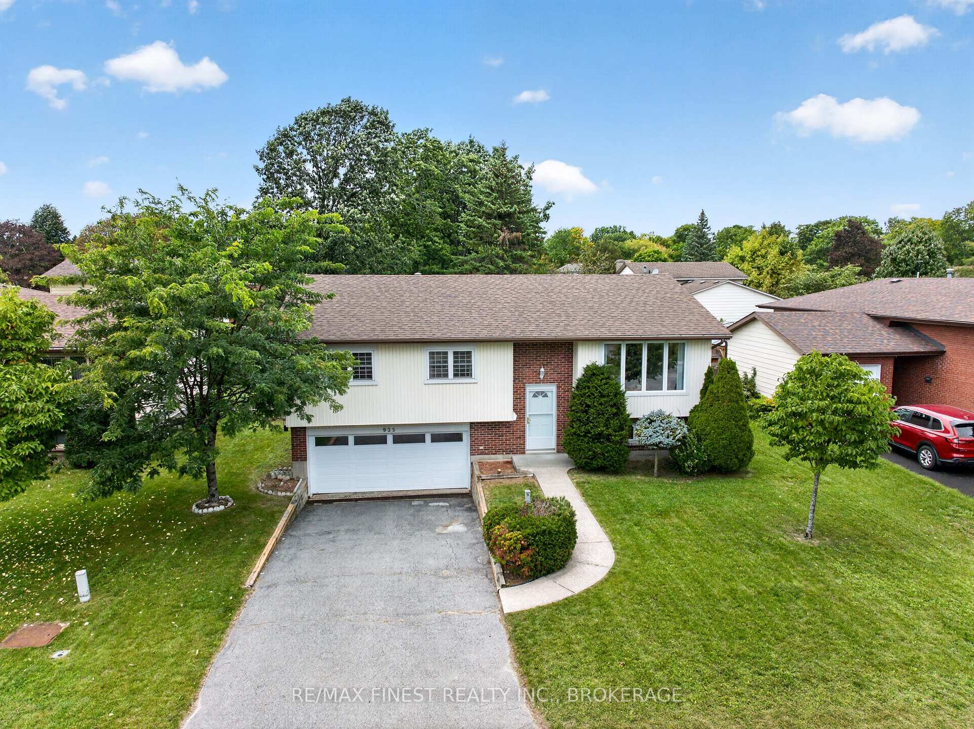 Photo 2 of 925 Kenshaw Street, Kingston, North of Taylor-Kidd Blvd — HOMEH