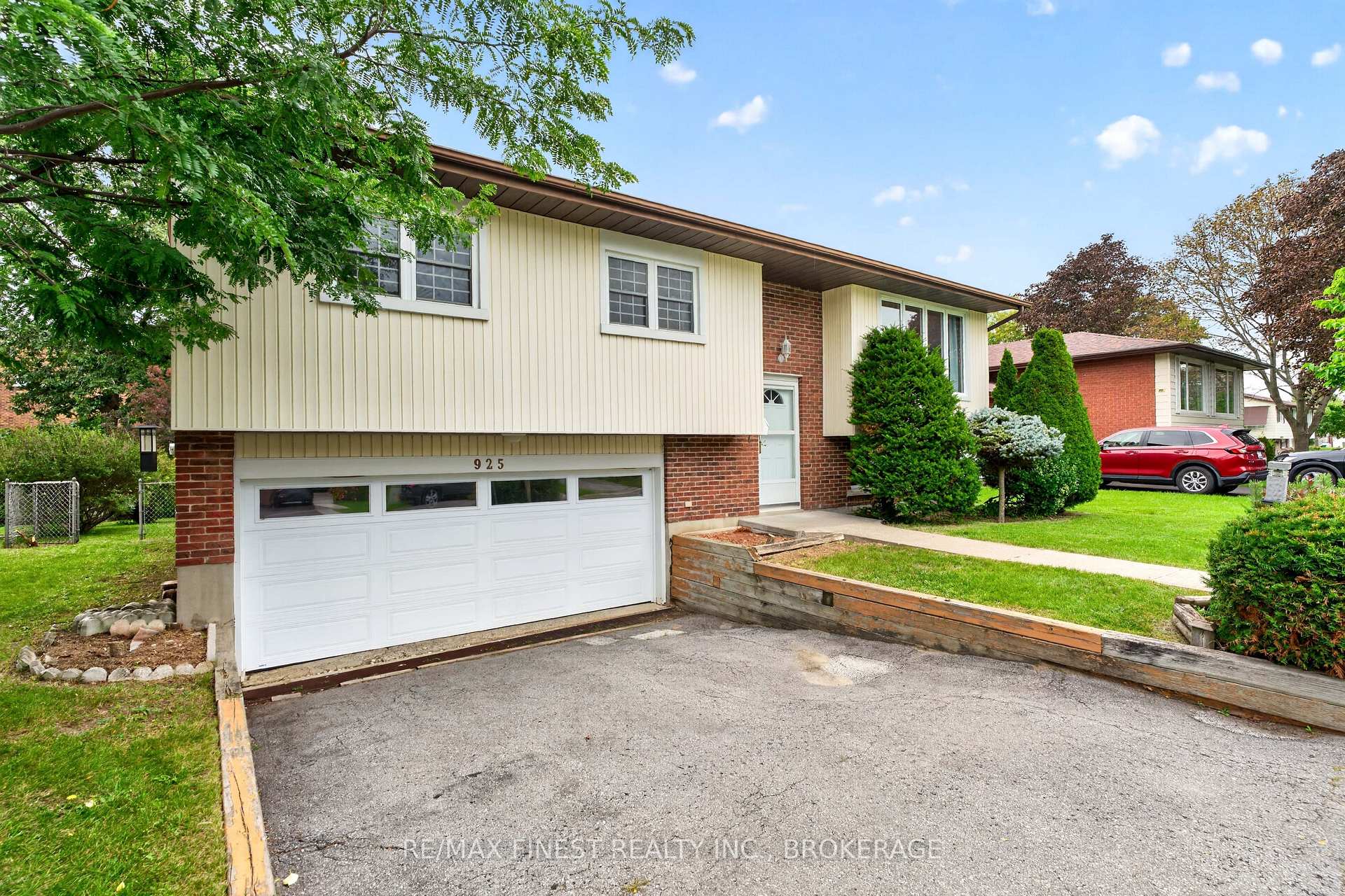 Photo 5 of 925 Kenshaw Street, Kingston, North of Taylor-Kidd Blvd — HOMEH