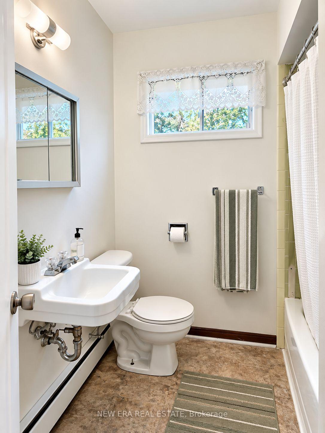 Photo 11 of 28 Thomas Avenue, Scarborough, Highland Creek — HOMEH