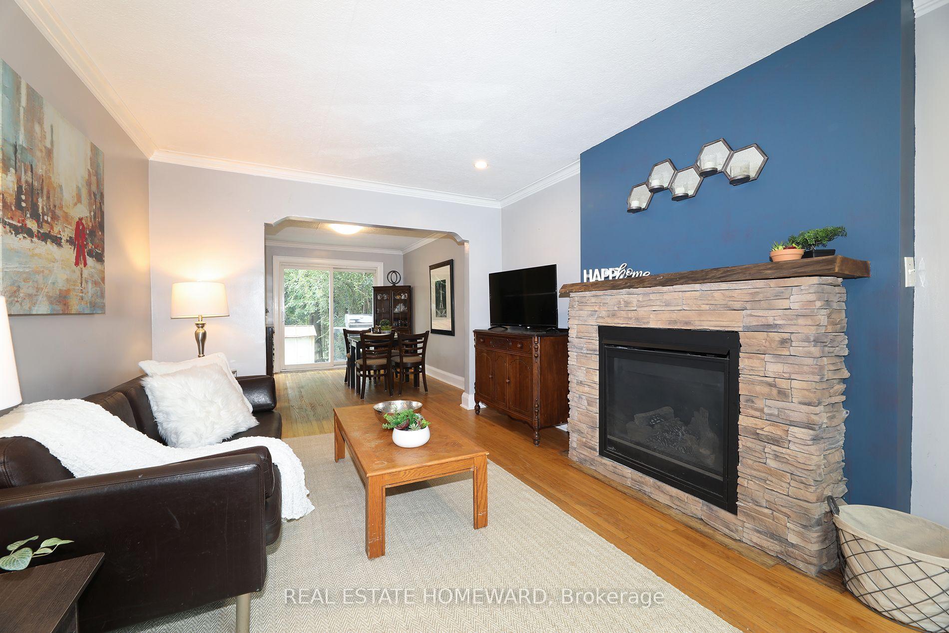 Photo 9 of 1 Pinegrove Avenue, Scarborough, Birchcliffe-Cliffside — HOMEH