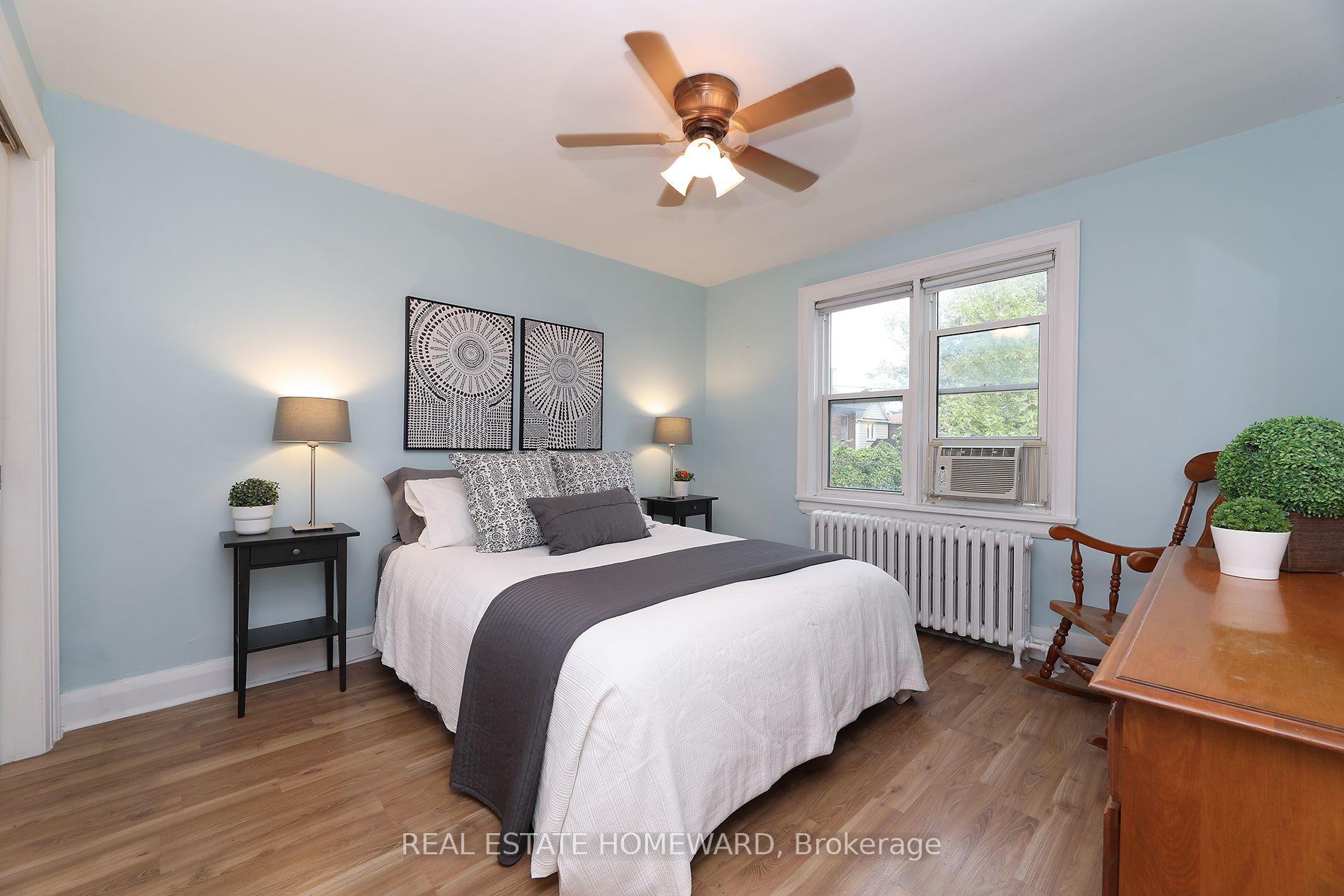 Photo 21 of 1 Pinegrove Avenue, Scarborough, Birchcliffe-Cliffside — HOMEH