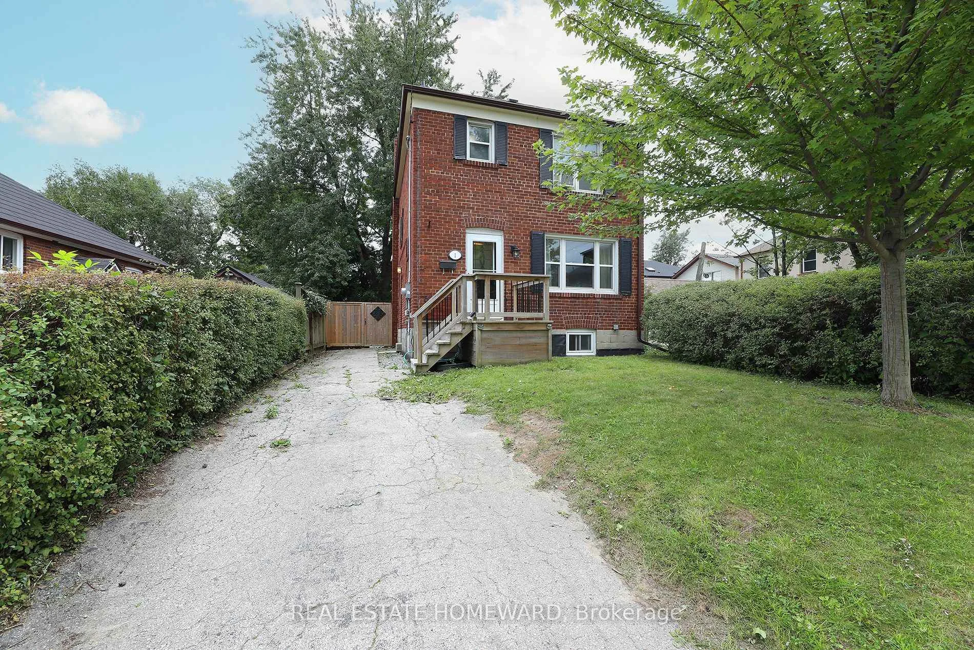 Photo 5 of 1 Pinegrove Avenue, Scarborough, Birchcliffe-Cliffside — HOMEH