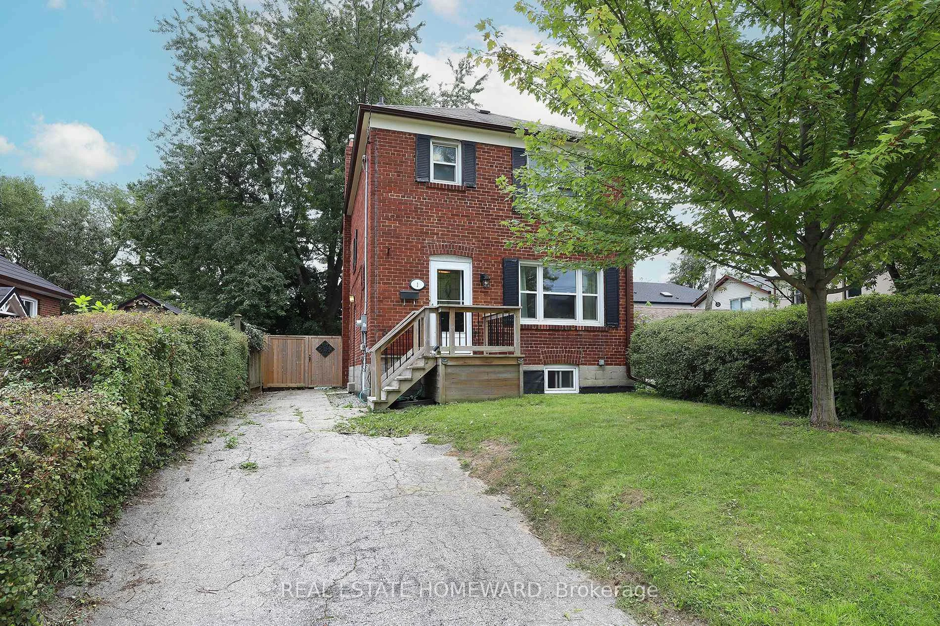 Photo 7 of 1 Pinegrove Avenue, Scarborough, Birchcliffe-Cliffside — HOMEH