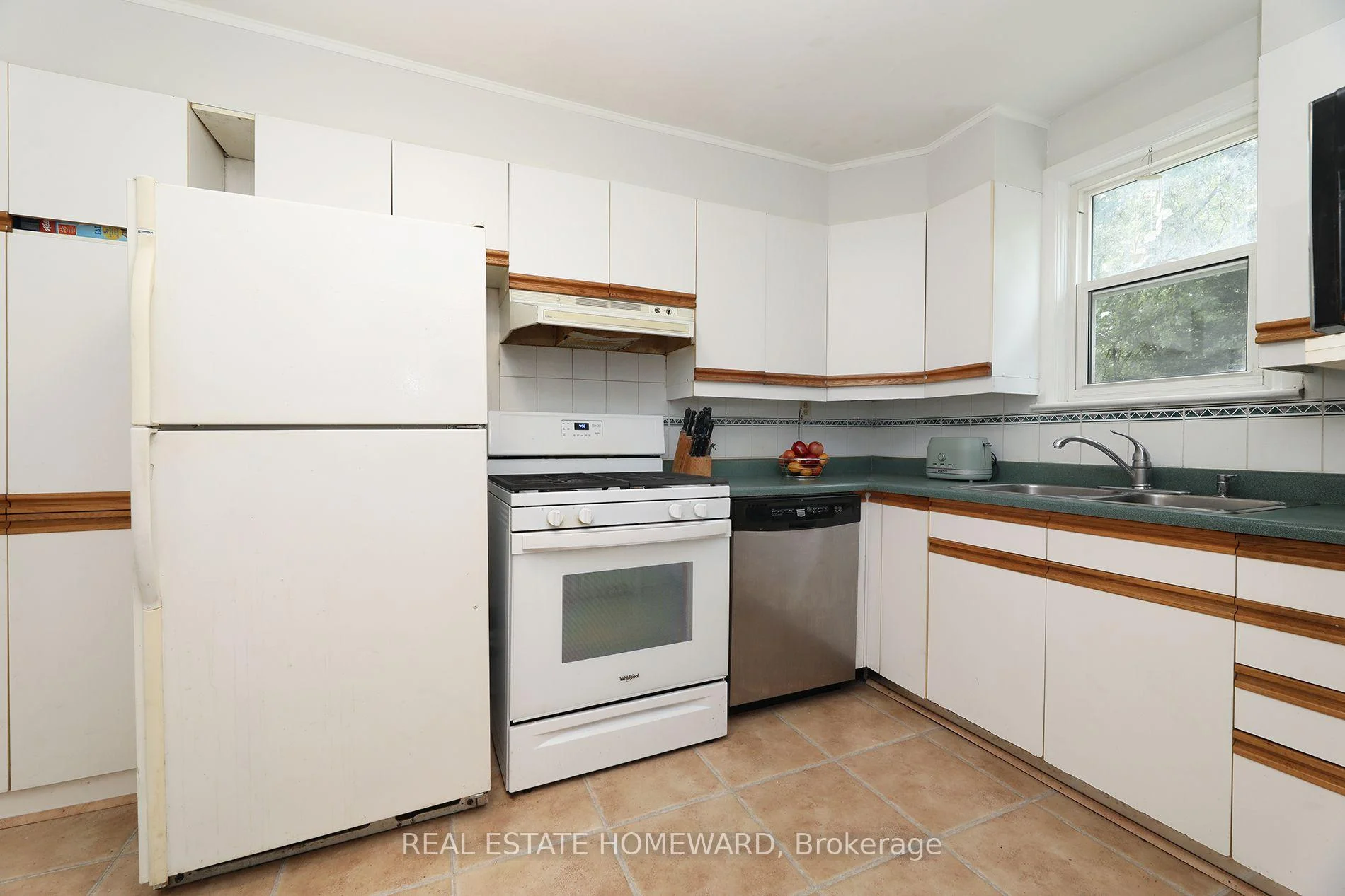 Photo 18 of 1 Pinegrove Avenue, Scarborough, Birchcliffe-Cliffside — HOMEH