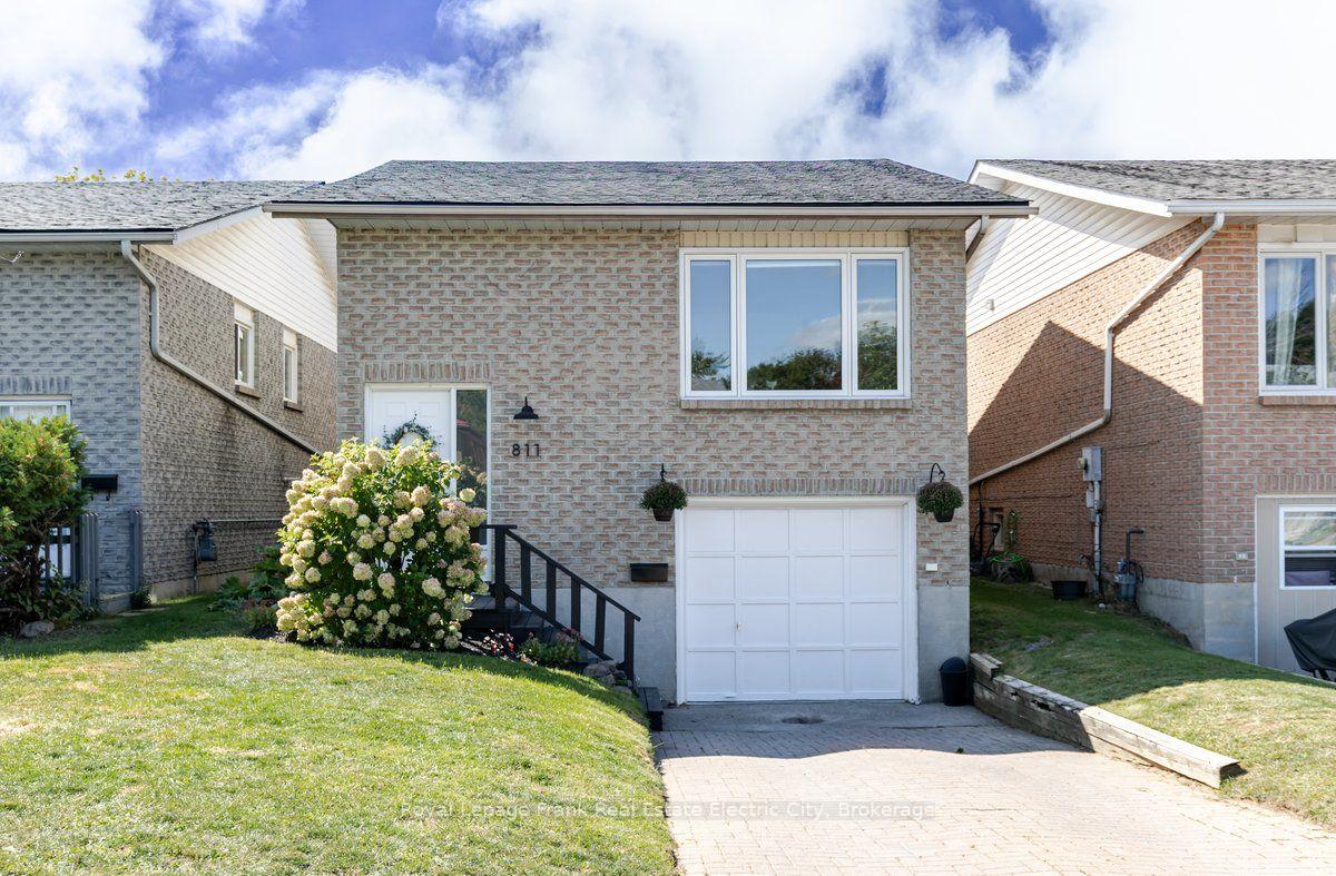 Photo 1 of 811 Mountain Ash Road, Peterborough, Otonabee Ward 1 — HOMEH