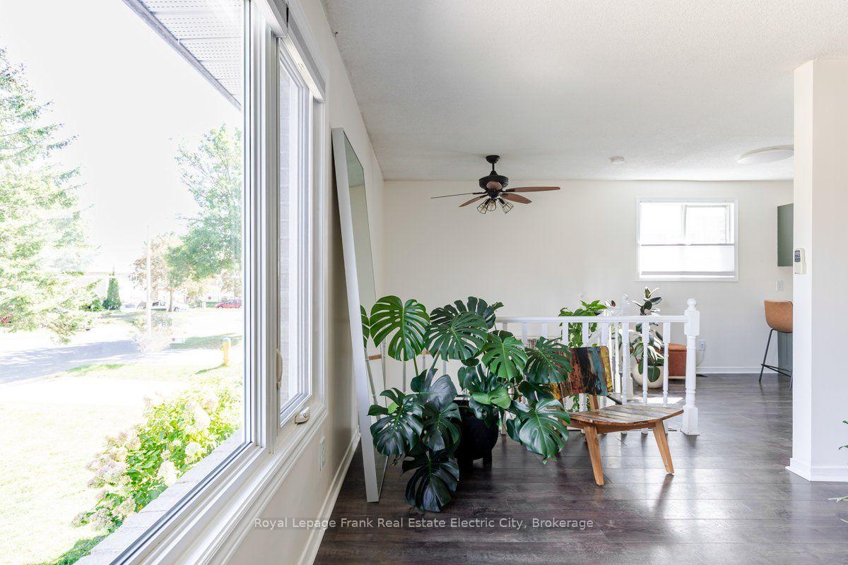 Photo 8 of 811 Mountain Ash Road, Peterborough, Otonabee Ward 1 — HOMEH