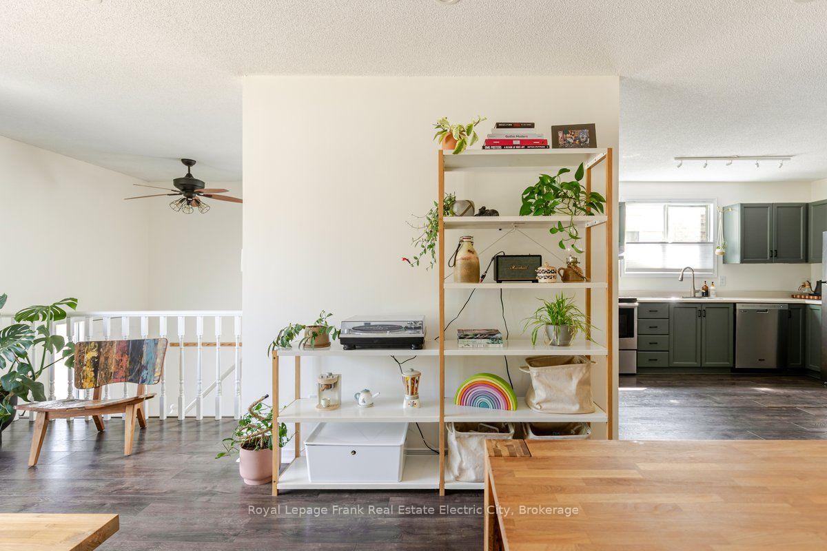 Photo 13 of 811 Mountain Ash Road, Peterborough, Otonabee Ward 1 — HOMEH