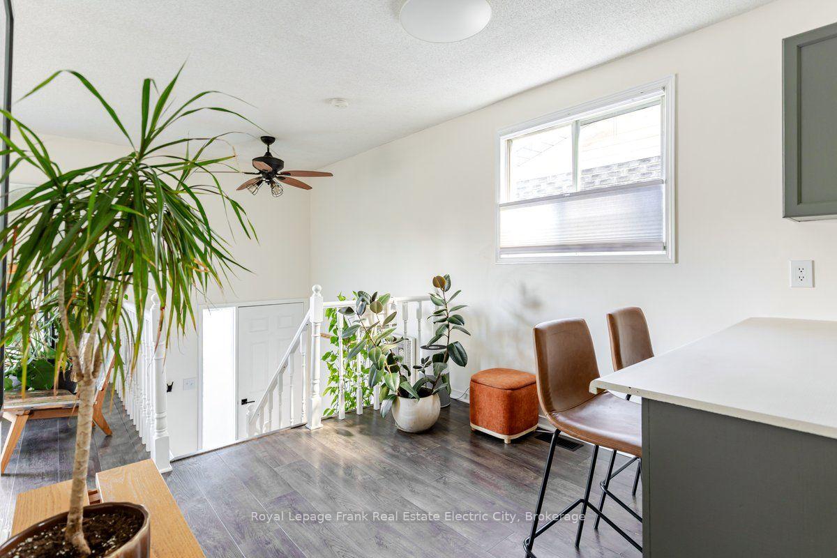 Photo 16 of 811 Mountain Ash Road, Peterborough, Otonabee Ward 1 — HOMEH