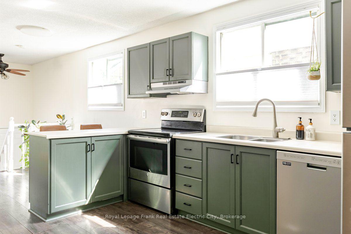 Photo 18 of 811 Mountain Ash Road, Peterborough, Otonabee Ward 1 — HOMEH