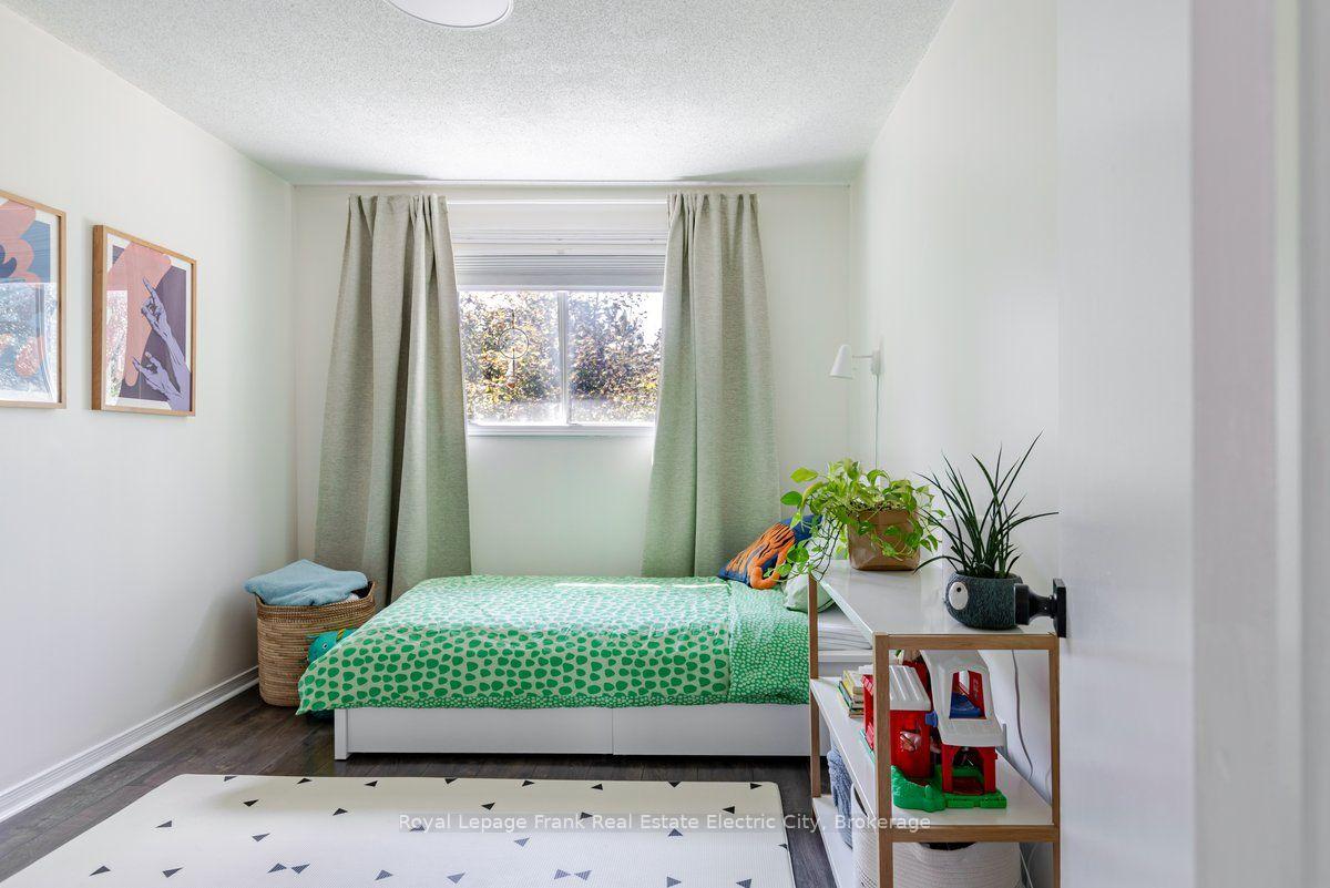 Photo 23 of 811 Mountain Ash Road, Peterborough, Otonabee Ward 1 — HOMEH