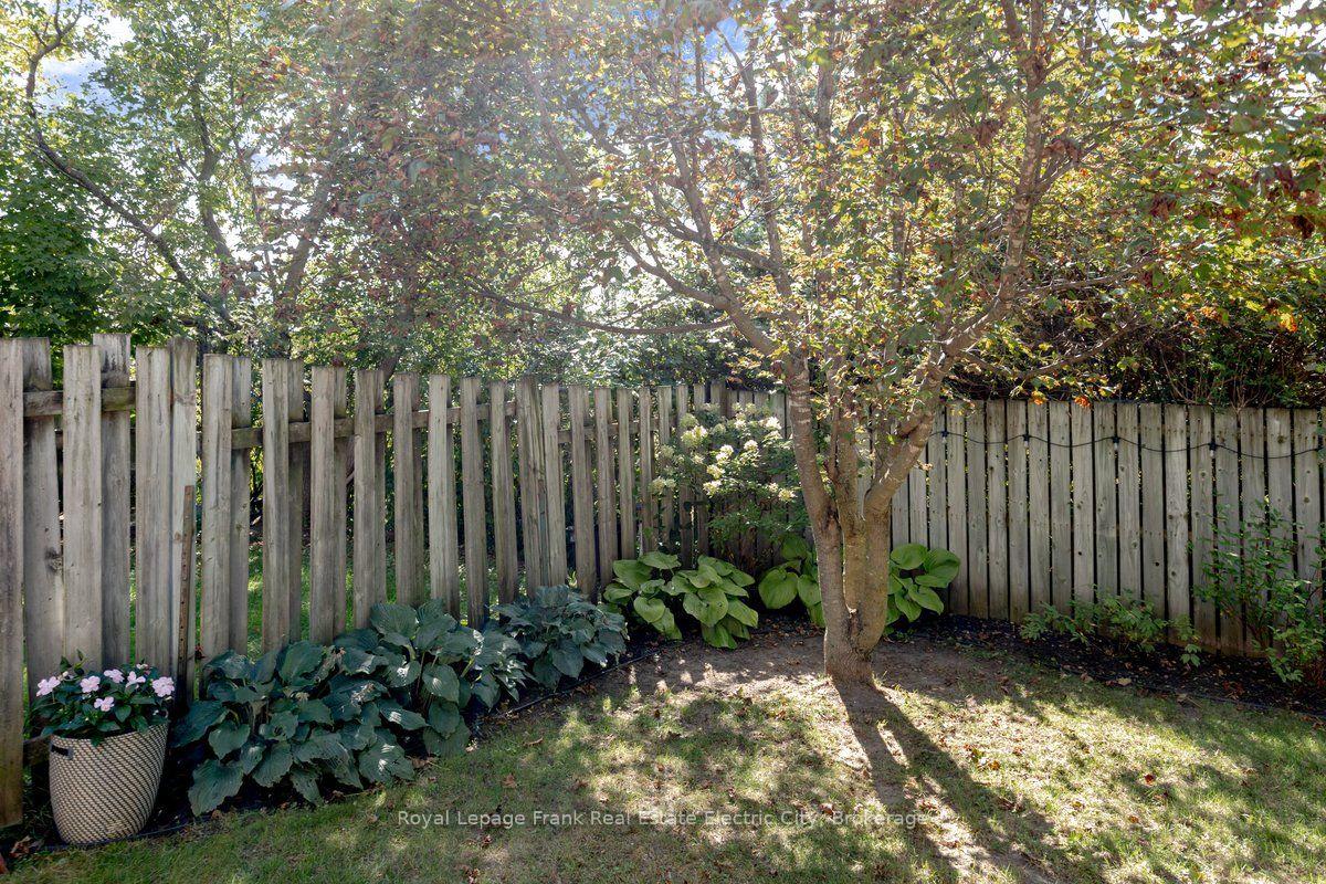 Photo 44 of 811 Mountain Ash Road, Peterborough, Otonabee Ward 1 — HOMEH