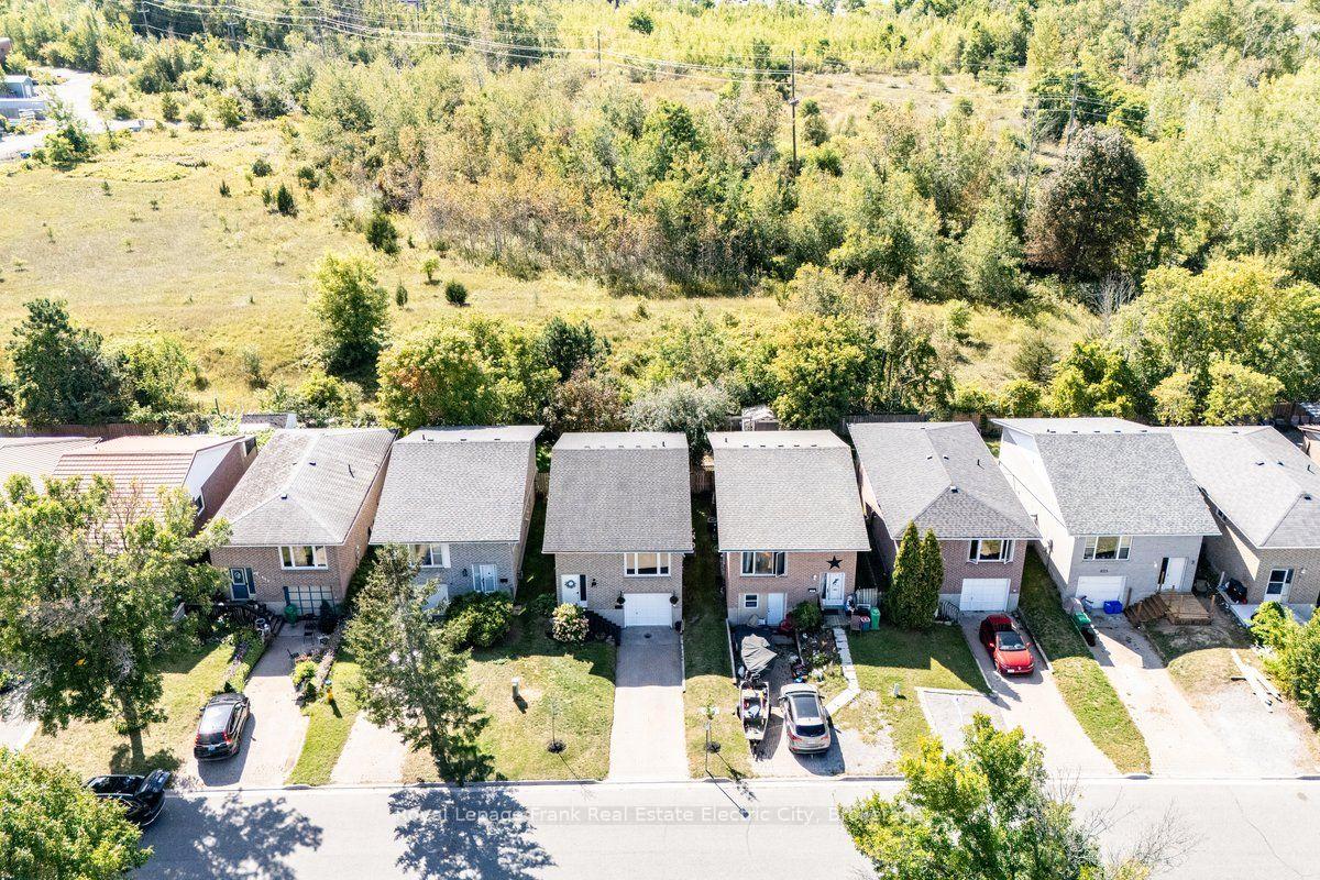 Photo 45 of 811 Mountain Ash Road, Peterborough, Otonabee Ward 1 — HOMEH