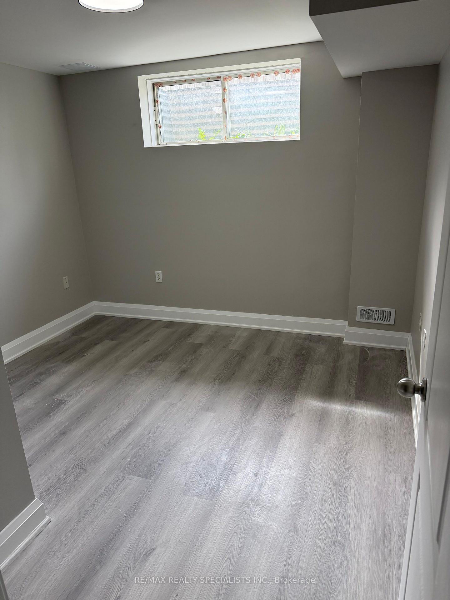 Photo 7 of 19 Mannel (basement) Crescent, Brampton, Bram West — HOMEH