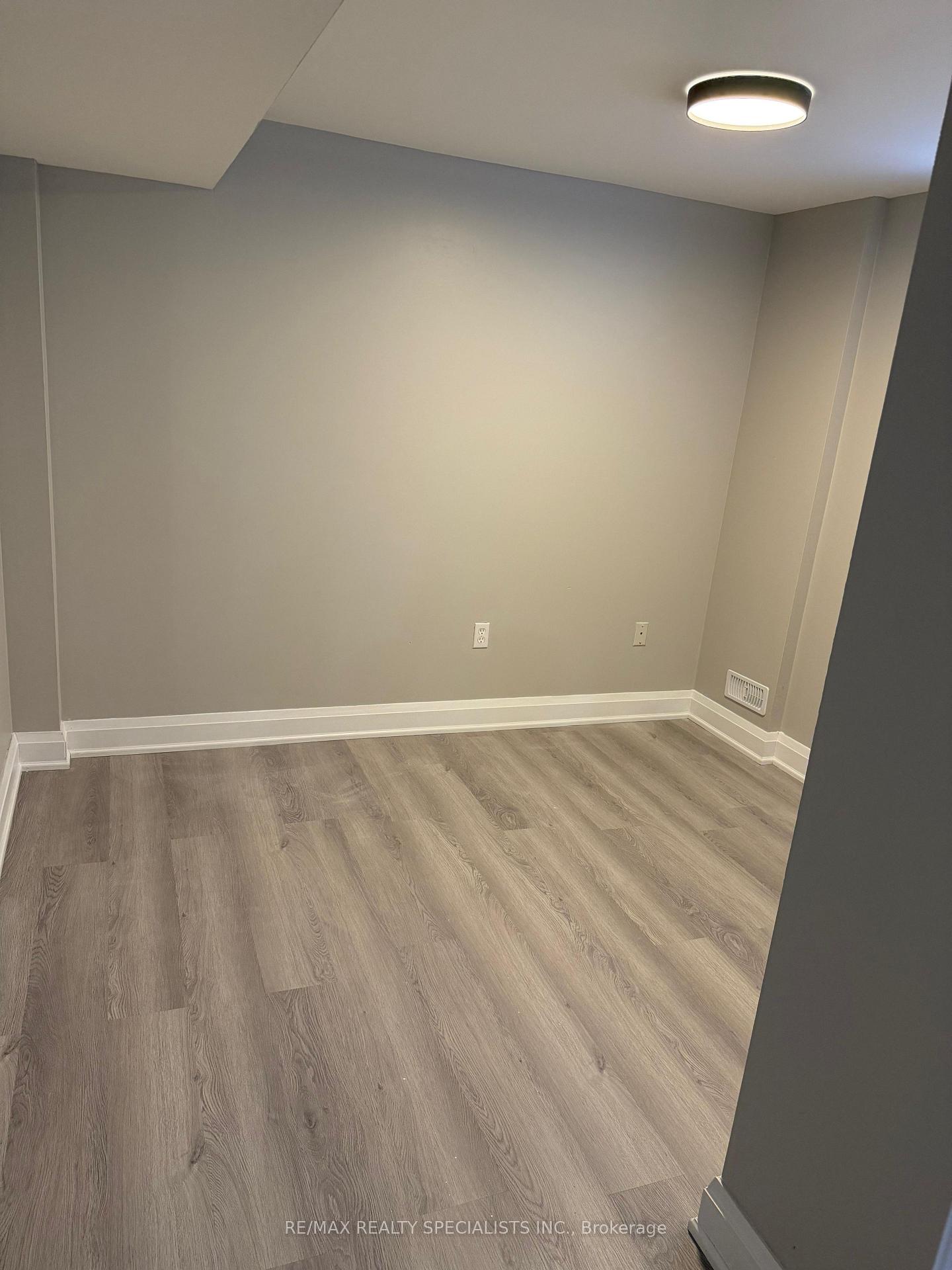 Photo 12 of 19 Mannel (basement) Crescent, Brampton, Bram West — HOMEH