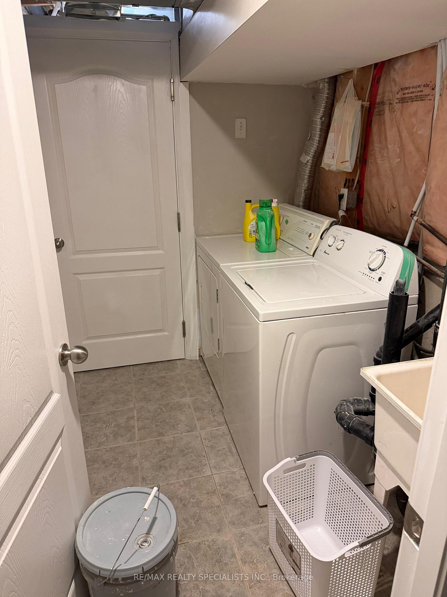 Photo 13 of 19 Mannel (basement) Crescent, Brampton, Bram West — HOMEH