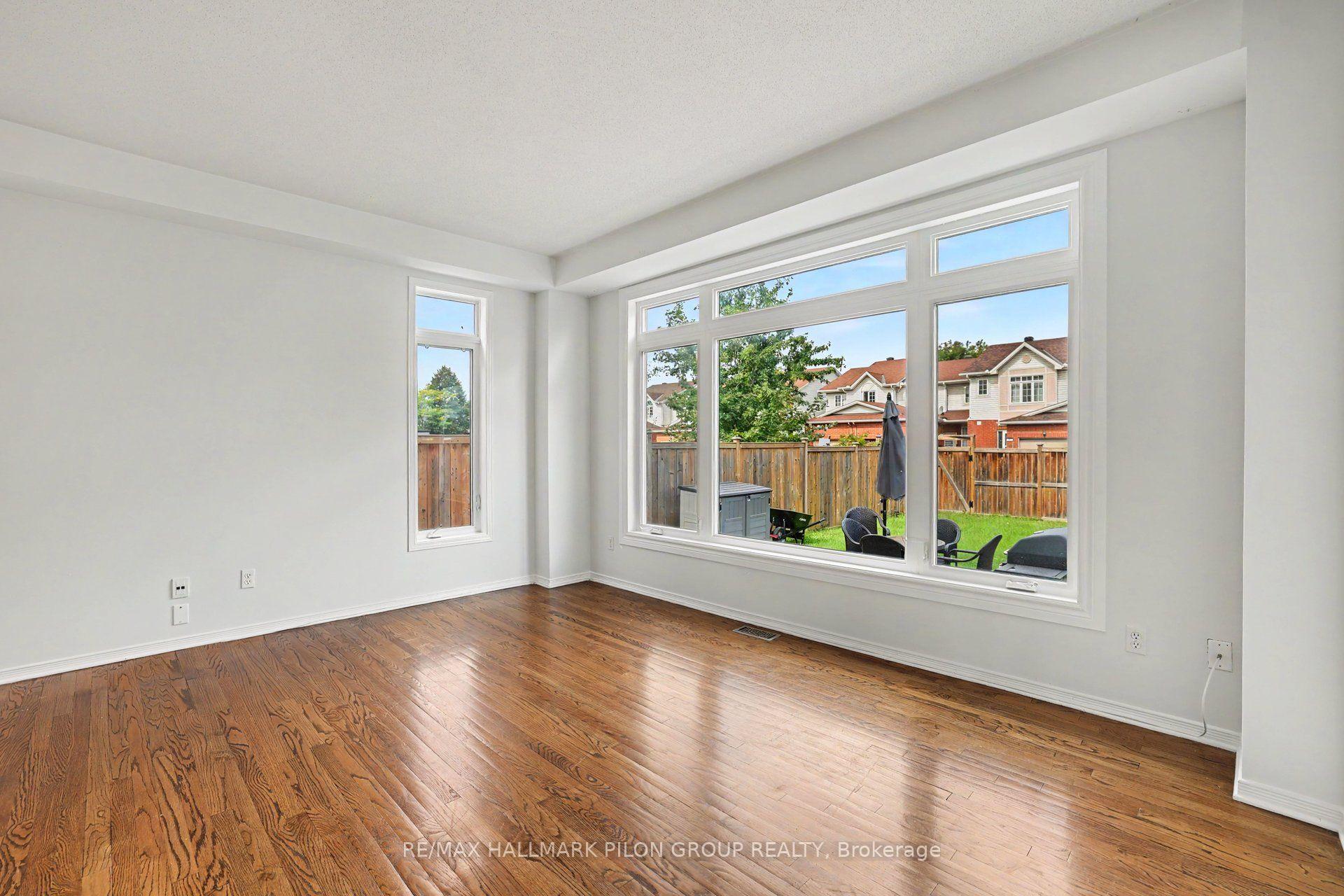Photo 5 of 1395 Kitchener Avenue, Ottawa, Ellwood — HOMEH