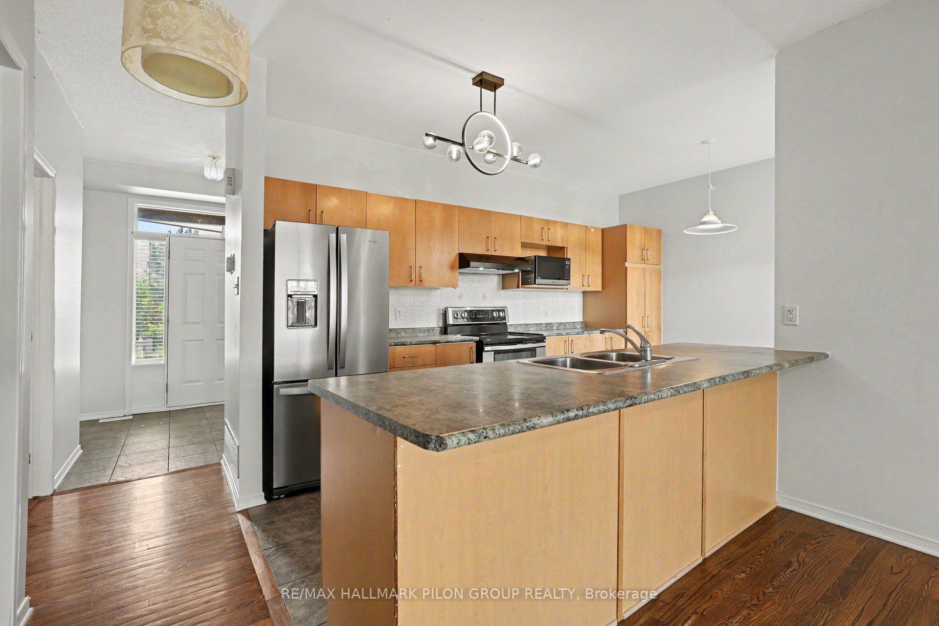 Photo 6 of 1395 Kitchener Avenue, Ottawa, Ellwood — HOMEH