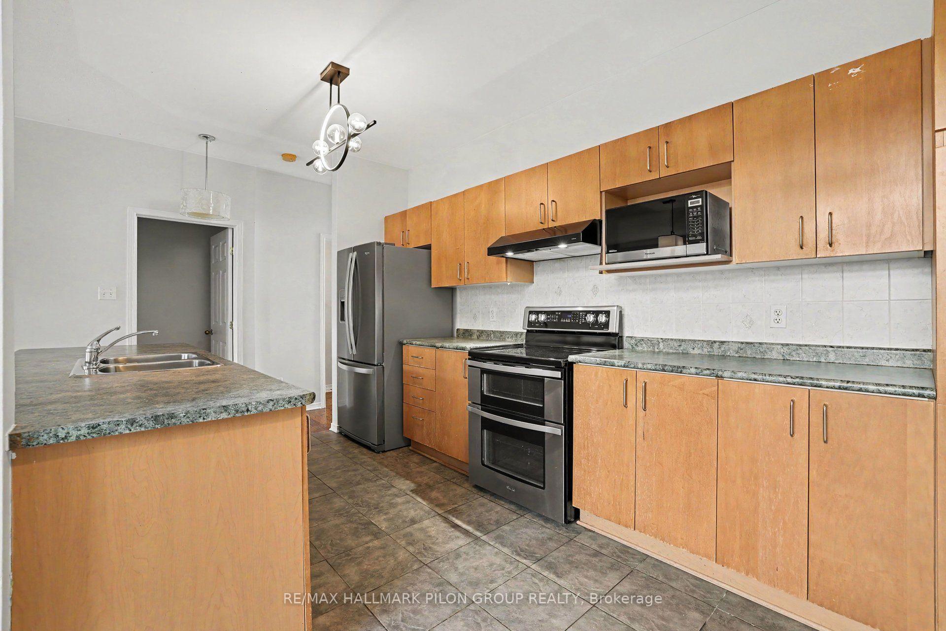 Photo 7 of 1395 Kitchener Avenue, Ottawa, Ellwood — HOMEH