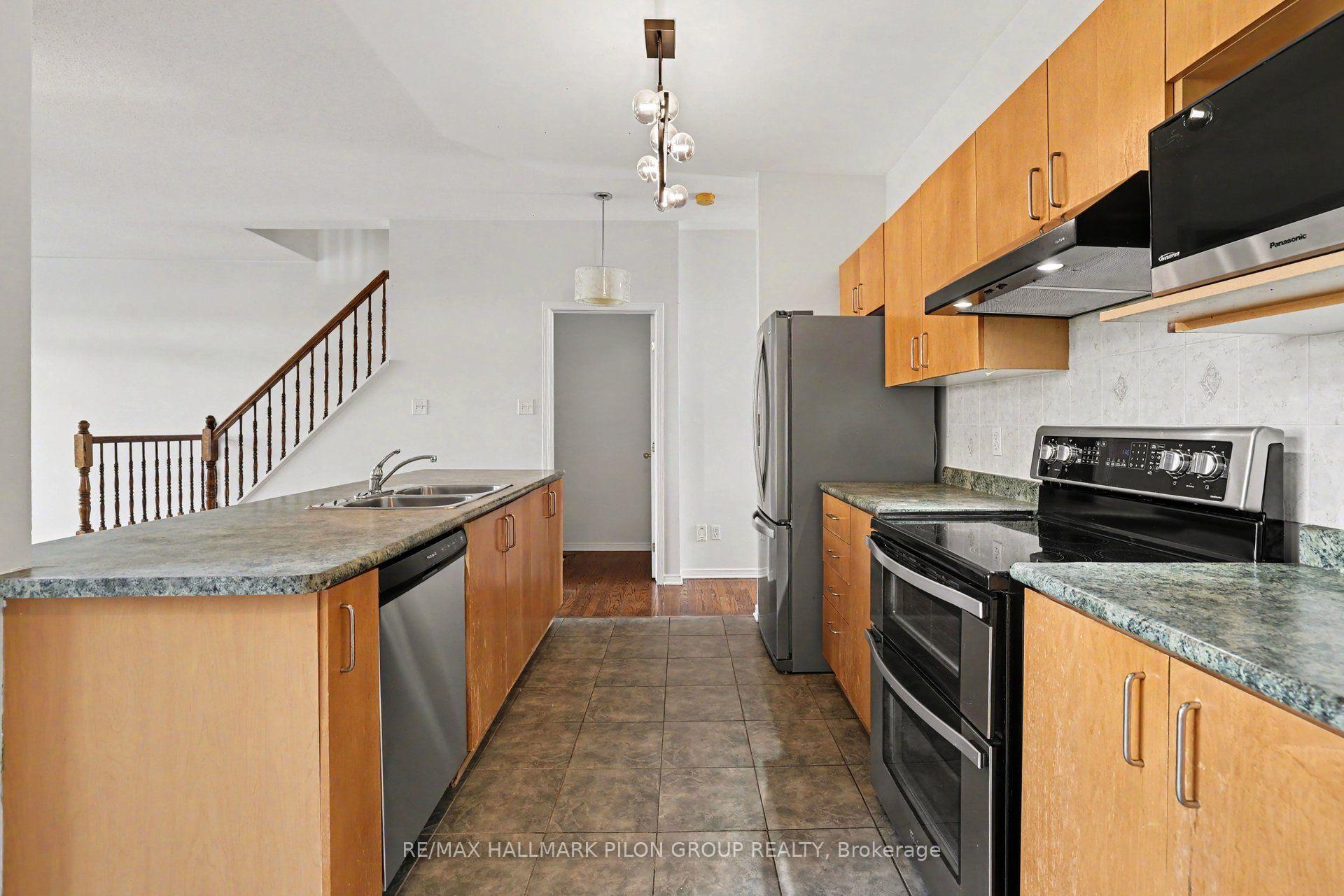 Photo 8 of 1395 Kitchener Avenue, Ottawa, Ellwood — HOMEH