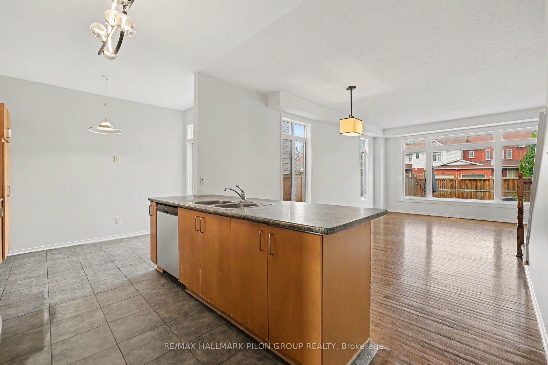 Photo 9 of 1395 Kitchener Avenue, Ottawa, Ellwood — HOMEH
