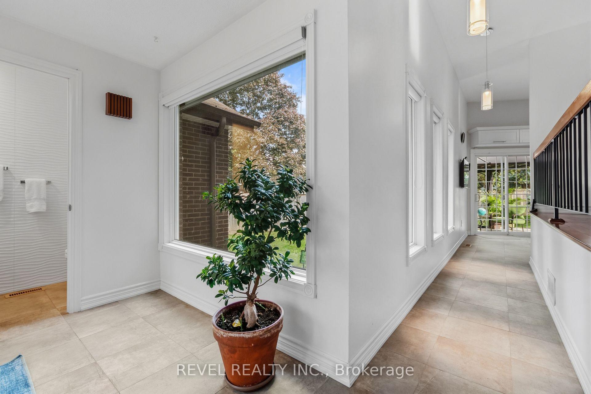 Photo 5 of 7034 Estoril Road, Mississauga, Meadowvale — HOMEH
