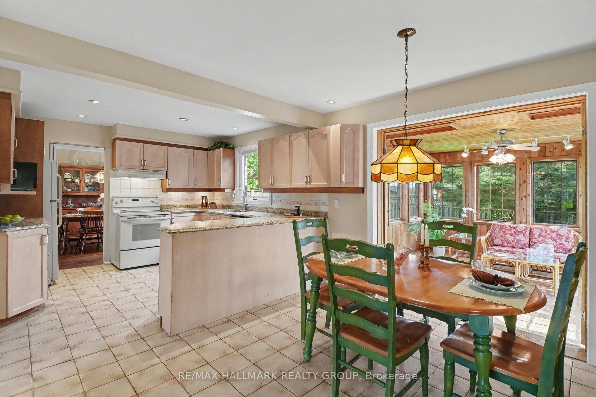 Photo 6 of 41 Denewood Crescent, Ottawa, Pineglen/Country Place — HOMEH
