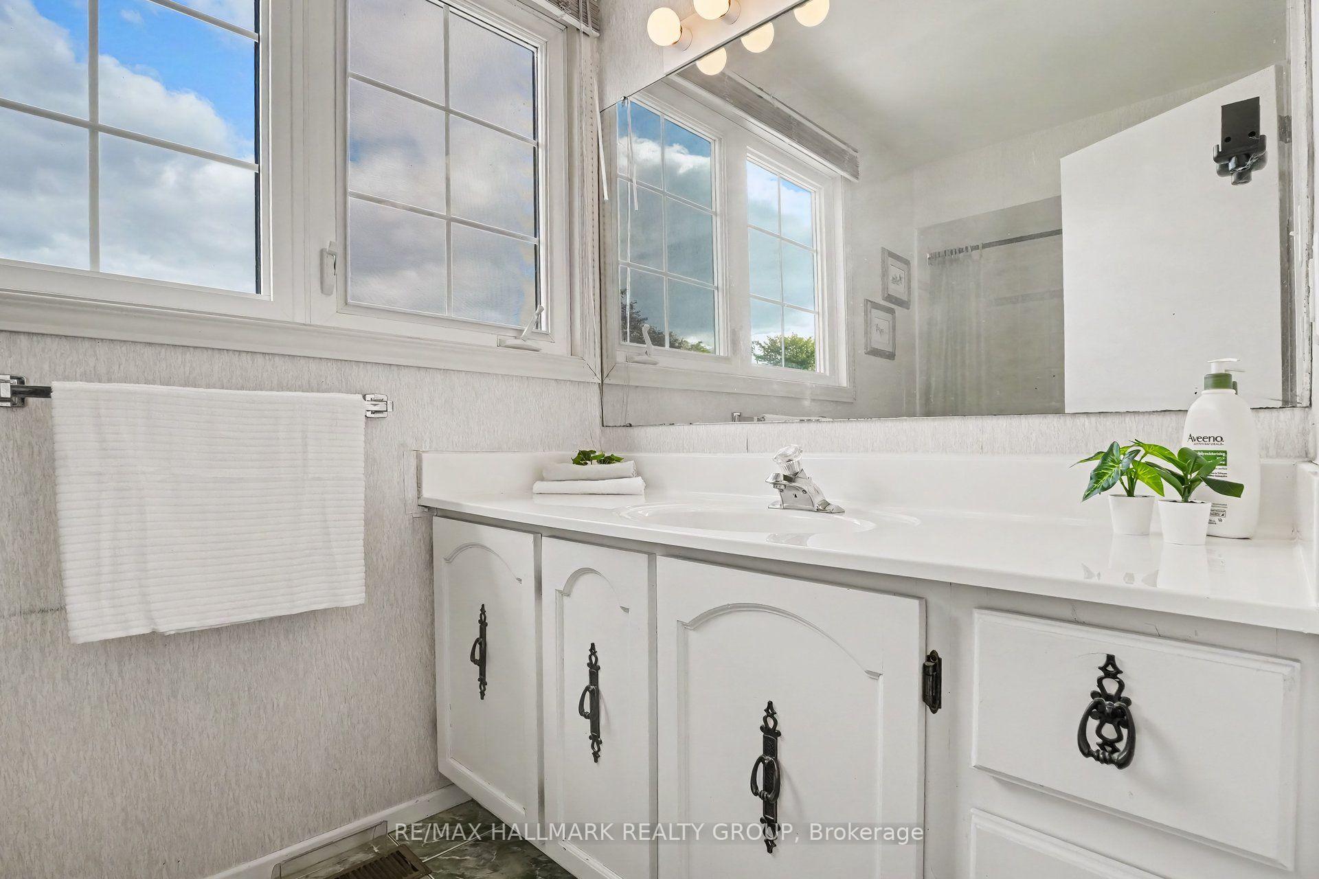 Photo 24 of 41 Denewood Crescent, Ottawa, Pineglen/Country Place — HOMEH