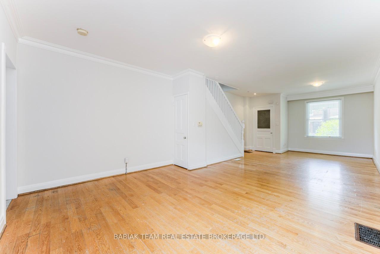 Photo 4 of 615 Crawford Street, Toronto, Palmerston-Little Italy — HOMEH