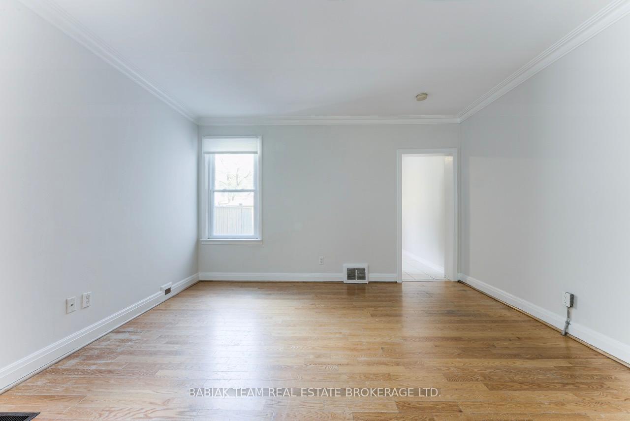 Photo 5 of 615 Crawford Street, Toronto, Palmerston-Little Italy — HOMEH