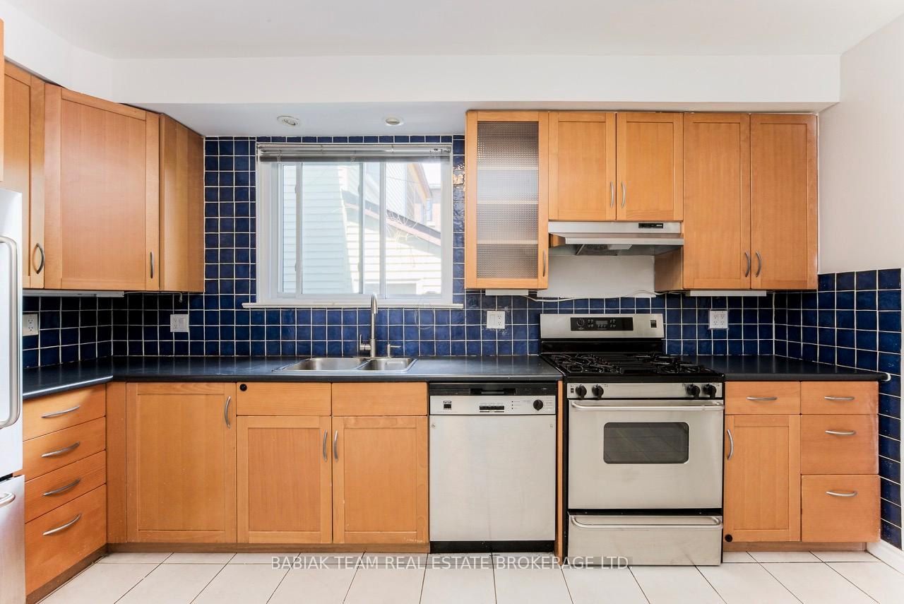 Photo 9 of 615 Crawford Street, Toronto, Palmerston-Little Italy — HOMEH