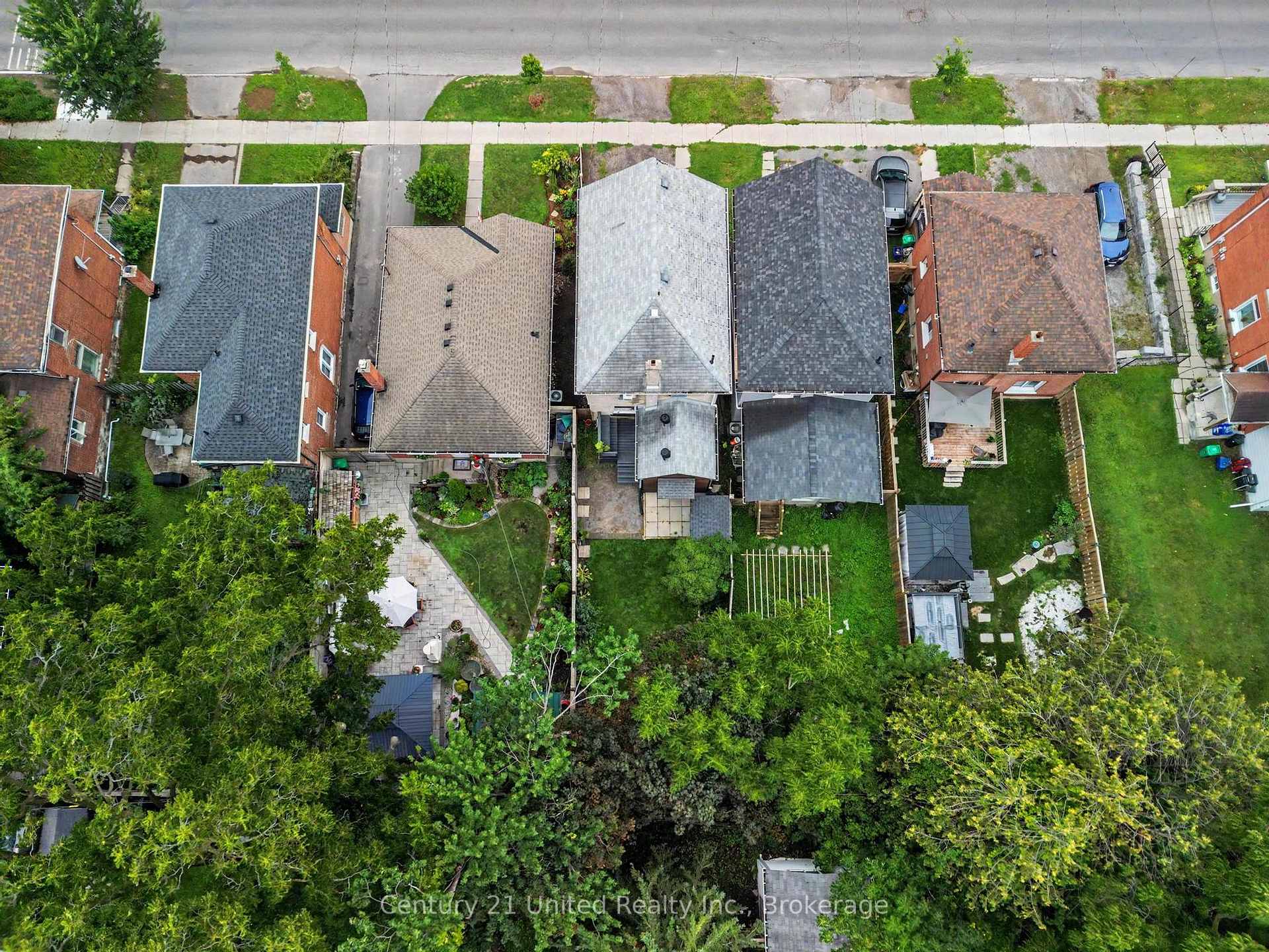 Photo 2 of 554 Sherbrooke Street, Peterborough, Town Ward 3 — HOMEH