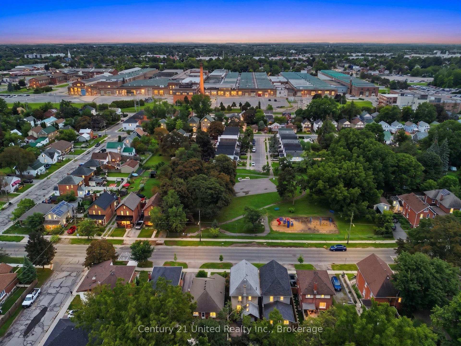 Photo 3 of 554 Sherbrooke Street, Peterborough, Town Ward 3 — HOMEH