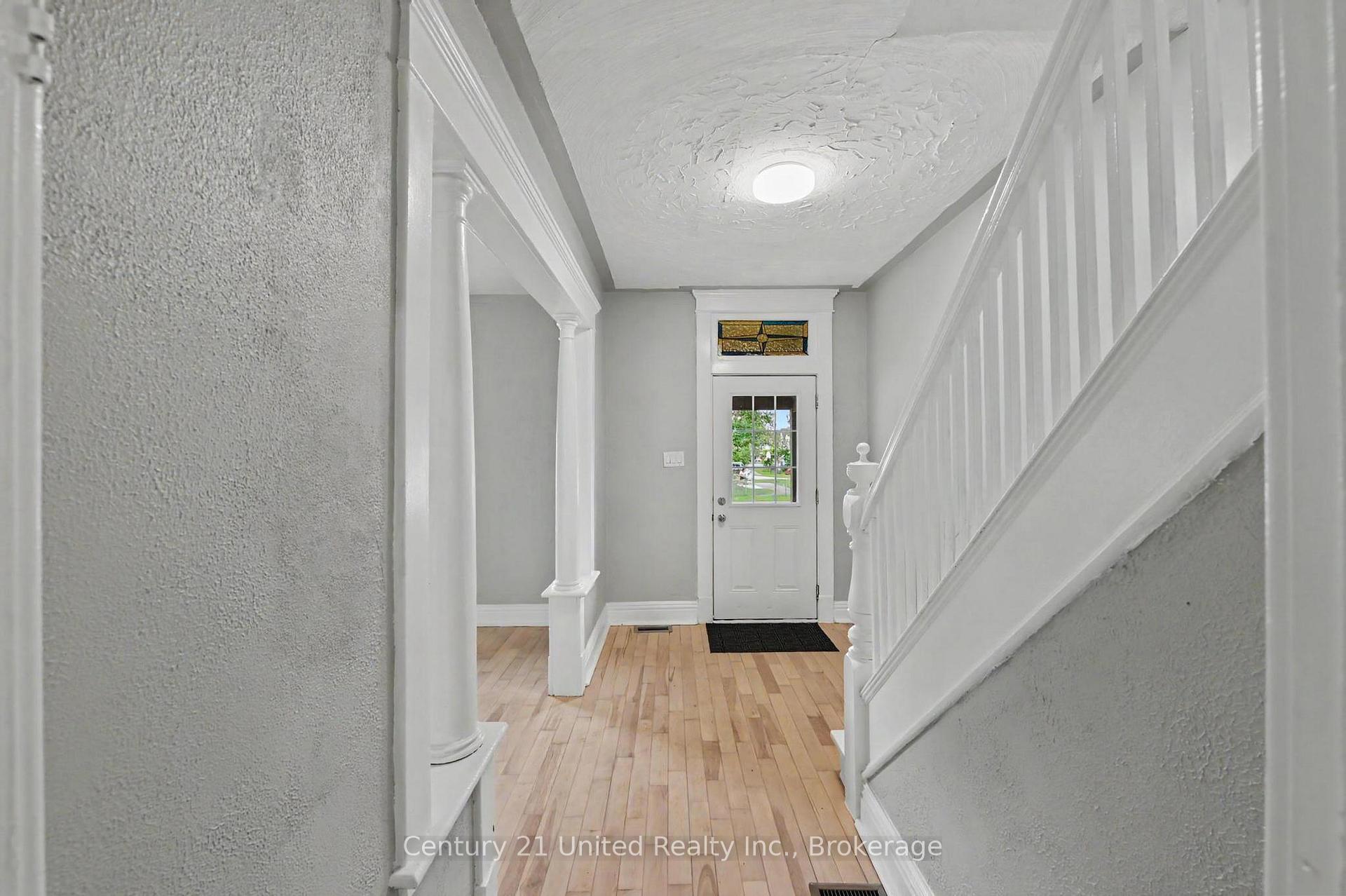 Photo 4 of 554 Sherbrooke Street, Peterborough, Town Ward 3 — HOMEH