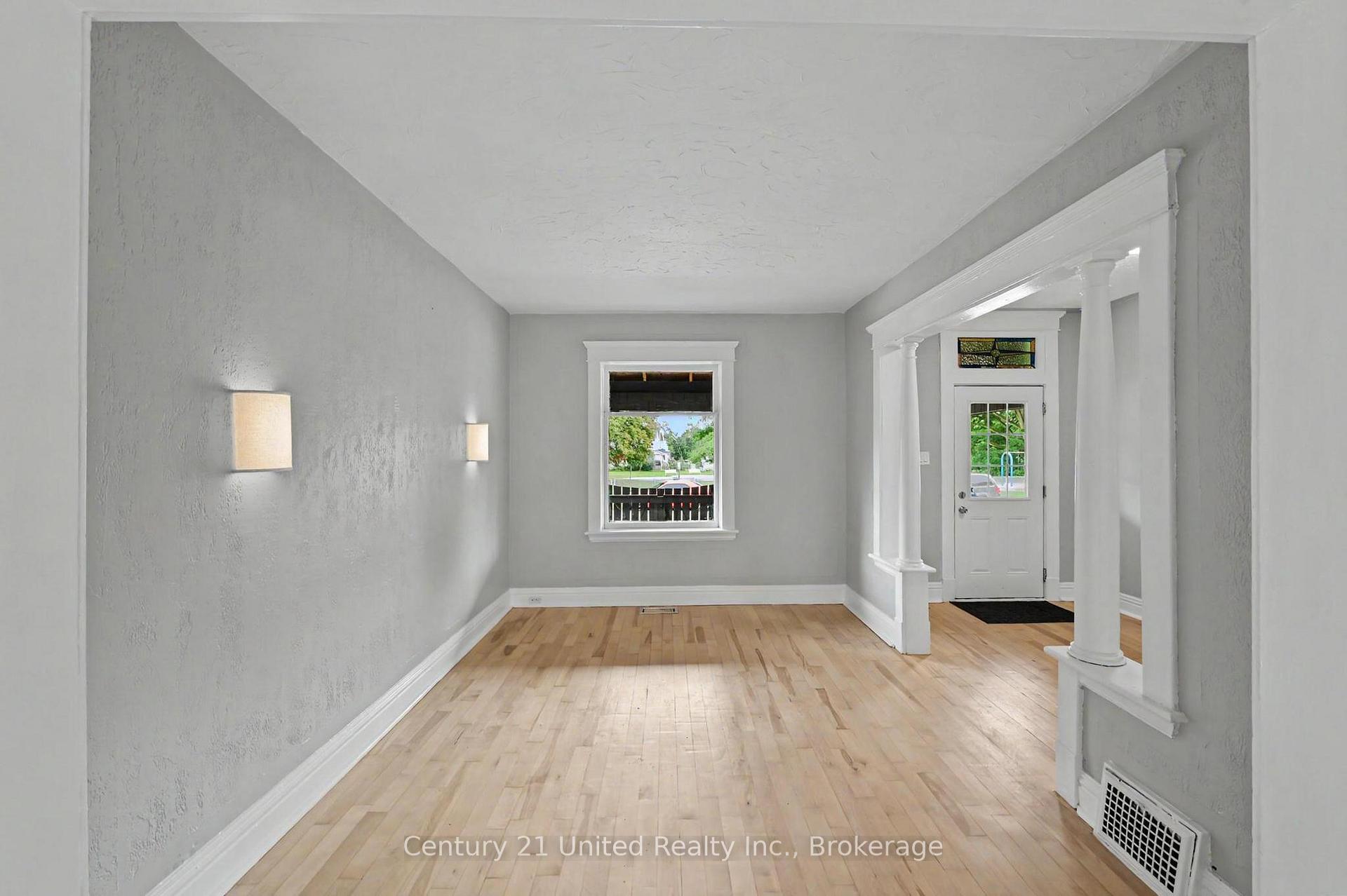 Photo 5 of 554 Sherbrooke Street, Peterborough, Town Ward 3 — HOMEH